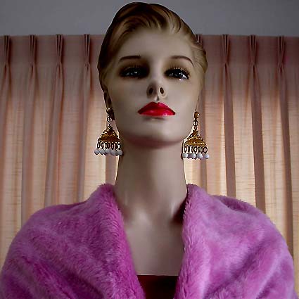 a beautiful VINTAGE COSTUME ESTATE ANTIQUE JEWELRY EARRINGS unsigned