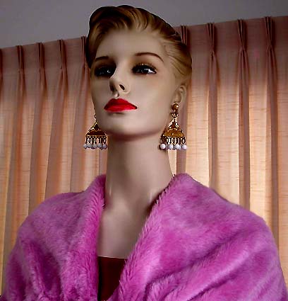 a beautiful VINTAGE COSTUME ESTATE ANTIQUE JEWELRY EARRINGS unsigned