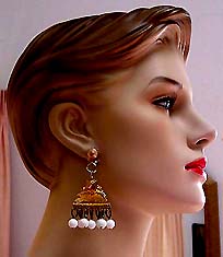 a beautiful vintage costume jewelry Juliana earrings unsigned