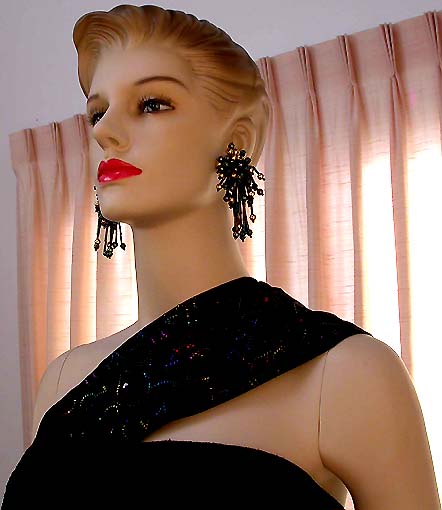 a beautiful VINTAGE COSTUME ESTATE ANTIQUE JEWELRY EARRINGS unsigned