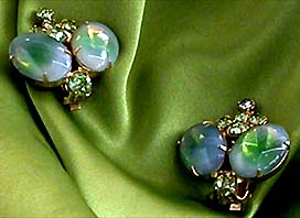 a beautiful VINTAGE COSTUME ESTATE ANTIQUE JEWELRY EARRINGS unsigned