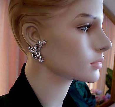 a beautiful VINTAGE COSTUME ESTATE ANTIQUE JEWELRY EARRINGS unsigned