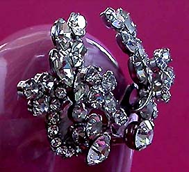 a beautiful VINTAGE COSTUME ESTATE ANTIQUE JEWELRY EARRINGS unsigned