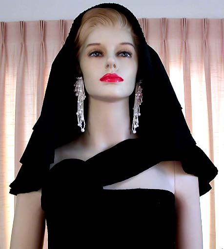 a beautiful VINTAGE COSTUME ESTATE ANTIQUE JEWELRY EARRINGS unsigned