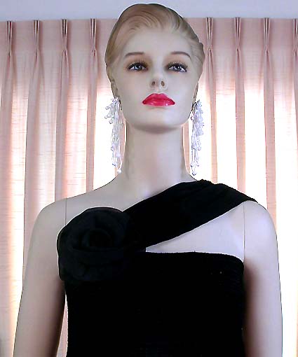 a beautiful VINTAGE COSTUME ESTATE ANTIQUE JEWELRY EARRINGS unsigned