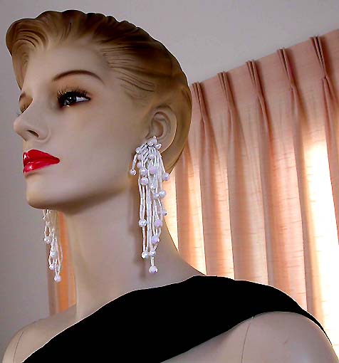 a beautiful VINTAGE COSTUME ESTATE ANTIQUE JEWELRY EARRINGS unsigned