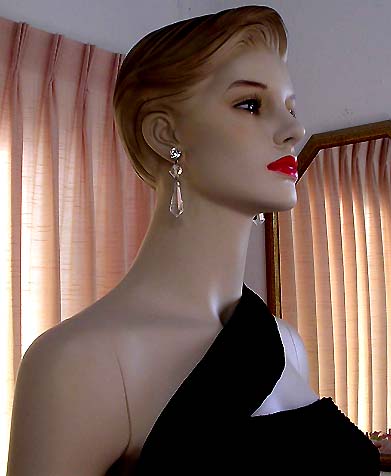 a beautiful VINTAGE COSTUME ESTATE ANTIQUE JEWELRY EARRINGS unsigned