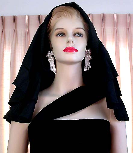 a beautiful VINTAGE COSTUME ESTATE ANTIQUE JEWELRY EARRINGS unsigned