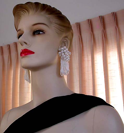 a beautiful VINTAGE COSTUME ESTATE ANTIQUE JEWELRY EARRINGS unsigned