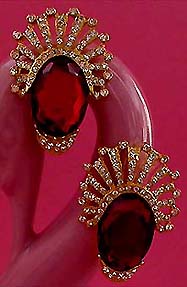 a beautiful VINTAGE COSTUME ESTATE ANTIQUE JEWELRY EARRINGS unsigned