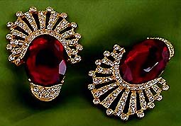 a beautiful VINTAGE COSTUME ESTATE ANTIQUE JEWELRY EARRINGS unsigned