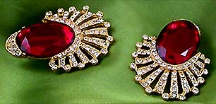 a beautiful VINTAGE COSTUME ESTATE ANTIQUE JEWELRY EARRINGS unsigned