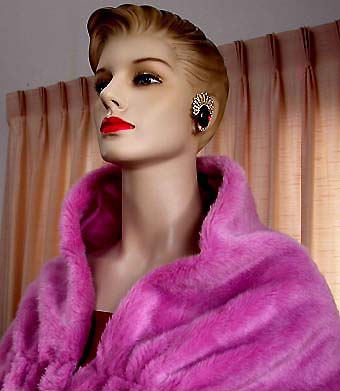 a beautiful VINTAGE COSTUME ESTATE ANTIQUE JEWELRY EARRINGS unsigned