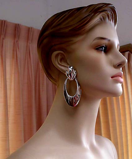 a beautiful VINTAGE COSTUME ESTATE ANTIQUE JEWELRY EARRINGS unsigned