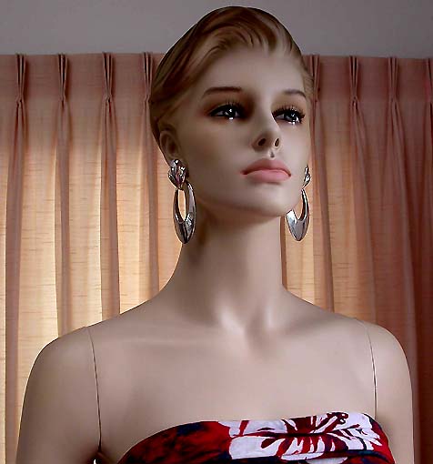 a beautiful VINTAGE COSTUME ESTATE ANTIQUE JEWELRY EARRINGS unsigned