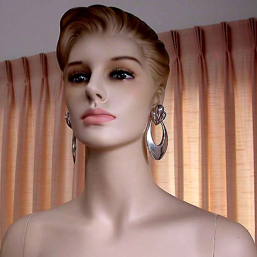 a beautiful VINTAGE COSTUME ESTATE ANTIQUE JEWELRY EARRINGS unsigned