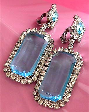 a beautiful VINTAGE COSTUME ESTATE ANTIQUE JEWELRY EARRINGS unsigned