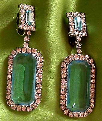 a beautiful VINTAGE COSTUME ESTATE ANTIQUE JEWELRY EARRINGS unsigned