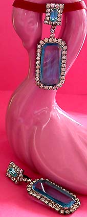 a beautiful VINTAGE COSTUME ESTATE ANTIQUE JEWELRY EARRINGS unsigned