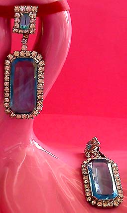 a beautiful VINTAGE COSTUME ESTATE ANTIQUE JEWELRY EARRINGS unsigned