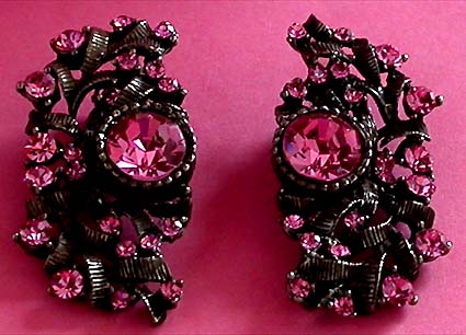 a beautiful VINTAGE COSTUME ESTATE ANTIQUE JEWELRY EARRINGS unsigned