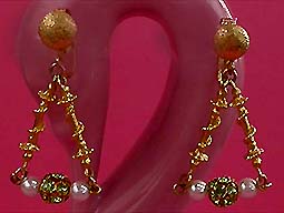 a beautiful VINTAGE COSTUME ESTATE ANTIQUE JEWELRY EARRINGS unsigned