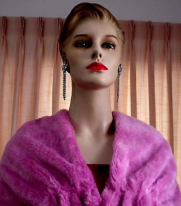 a beautiful VINTAGE COSTUME ESTATE ANTIQUE JEWELRY EARRINGS unsigned