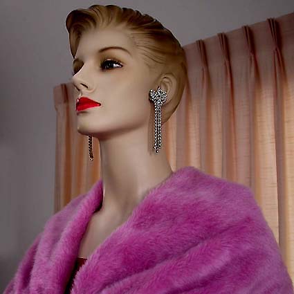 a beautiful VINTAGE COSTUME ESTATE ANTIQUE JEWELRY EARRINGS unsigned