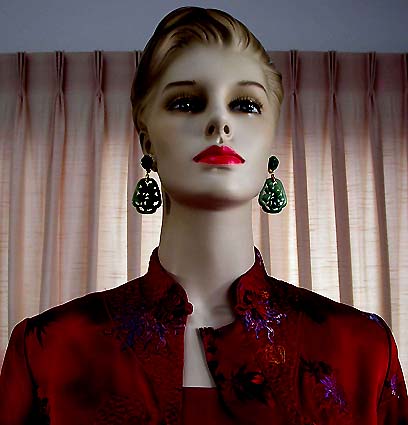 a beautiful VINTAGE COSTUME ESTATE ANTIQUE JEWELRY EARRINGS unsigned
