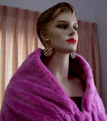 a beautiful VINTAGE COSTUME ESTATE ANTIQUE JEWELRY EARRINGS unsigned