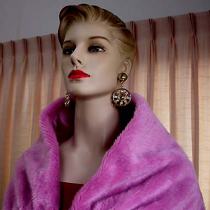 a beautiful VINTAGE COSTUME ESTATE ANTIQUE JEWELRY EARRINGS unsigned