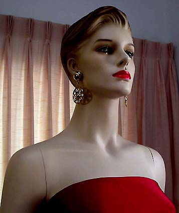a beautiful VINTAGE COSTUME ESTATE ANTIQUE JEWELRY EARRINGS unsigned