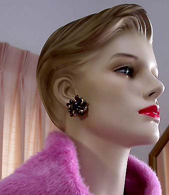 a beautiful VINTAGE COSTUME ESTATE ANTIQUE JEWELRY EARRINGS unsigned