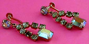 a beautiful VINTAGE COSTUME ESTATE ANTIQUE JEWELRY EARRINGS unsigned