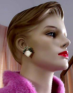 a beautiful VINTAGE COSTUME ESTATE ANTIQUE JEWELRY EARRINGS unsigned