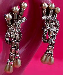 a beautiful VINTAGE COSTUME ESTATE ANTIQUE JEWELRY EARRINGS unsigned