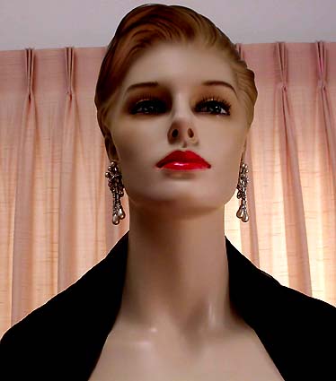 a beautiful VINTAGE COSTUME ESTATE ANTIQUE JEWELRY EARRINGS unsigned