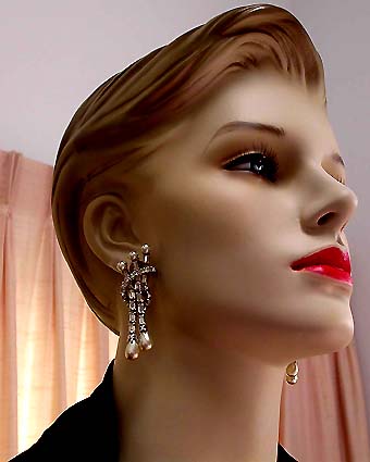 a beautiful VINTAGE COSTUME ESTATE ANTIQUE JEWELRY EARRINGS unsigned