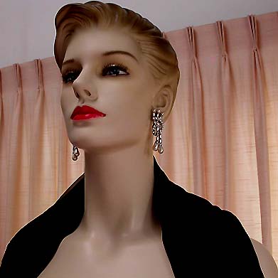 a beautiful VINTAGE COSTUME ESTATE ANTIQUE JEWELRY EARRINGS unsigned