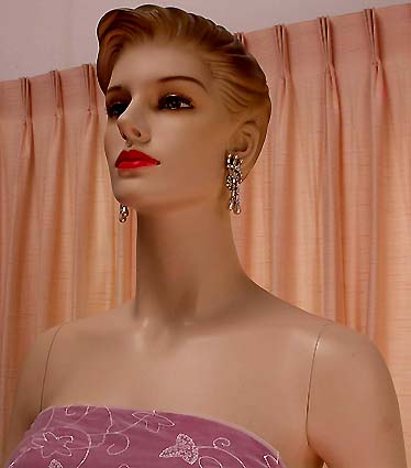 a beautiful VINTAGE COSTUME ESTATE ANTIQUE JEWELRY EARRINGS unsigned
