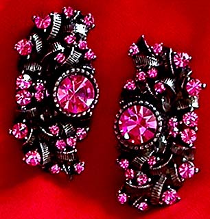 a beautiful VINTAGE COSTUME ESTATE ANTIQUE JEWELRY EARRINGS unsigned
