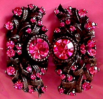 a beautiful VINTAGE COSTUME ESTATE ANTIQUE JEWELRY EARRINGS unsigned