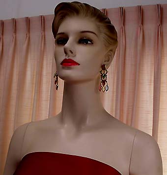 a beautiful VINTAGE COSTUME ESTATE ANTIQUE JEWELRY EARRINGS unsigned