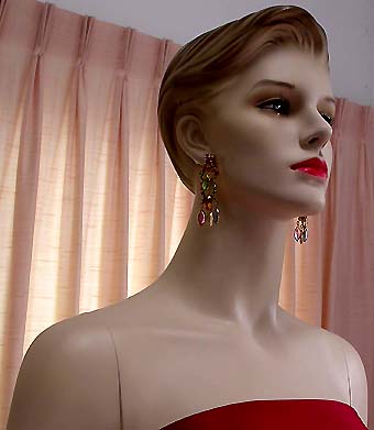 a beautiful VINTAGE COSTUME ESTATE ANTIQUE JEWELRY EARRINGS unsigned
