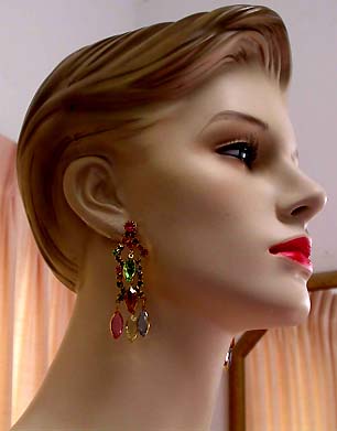 a beautiful VINTAGE COSTUME ESTATE ANTIQUE JEWELRY EARRINGS unsigned