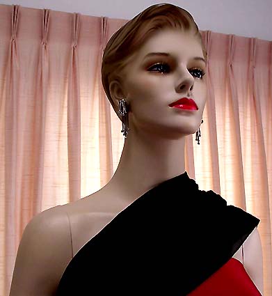 a beautiful VINTAGE COSTUME ESTATE ANTIQUE JEWELRY EARRINGS unsigned