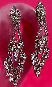 a beautiful VINTAGE COSTUME ESTATE ANTIQUE JEWELRY EARRINGS unsigned