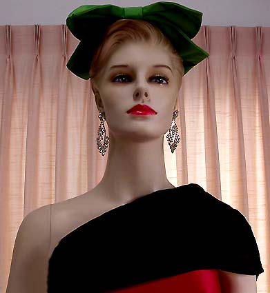 a beautiful VINTAGE COSTUME ESTATE ANTIQUE JEWELRY EARRINGS unsigned