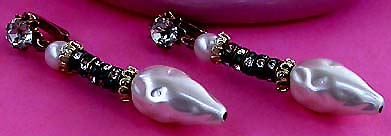 a beautiful VINTAGE COSTUME ESTATE ANTIQUE JEWELRY EARRINGS unsigned