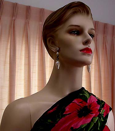 a beautiful VINTAGE COSTUME ESTATE ANTIQUE JEWELRY EARRINGS unsigned